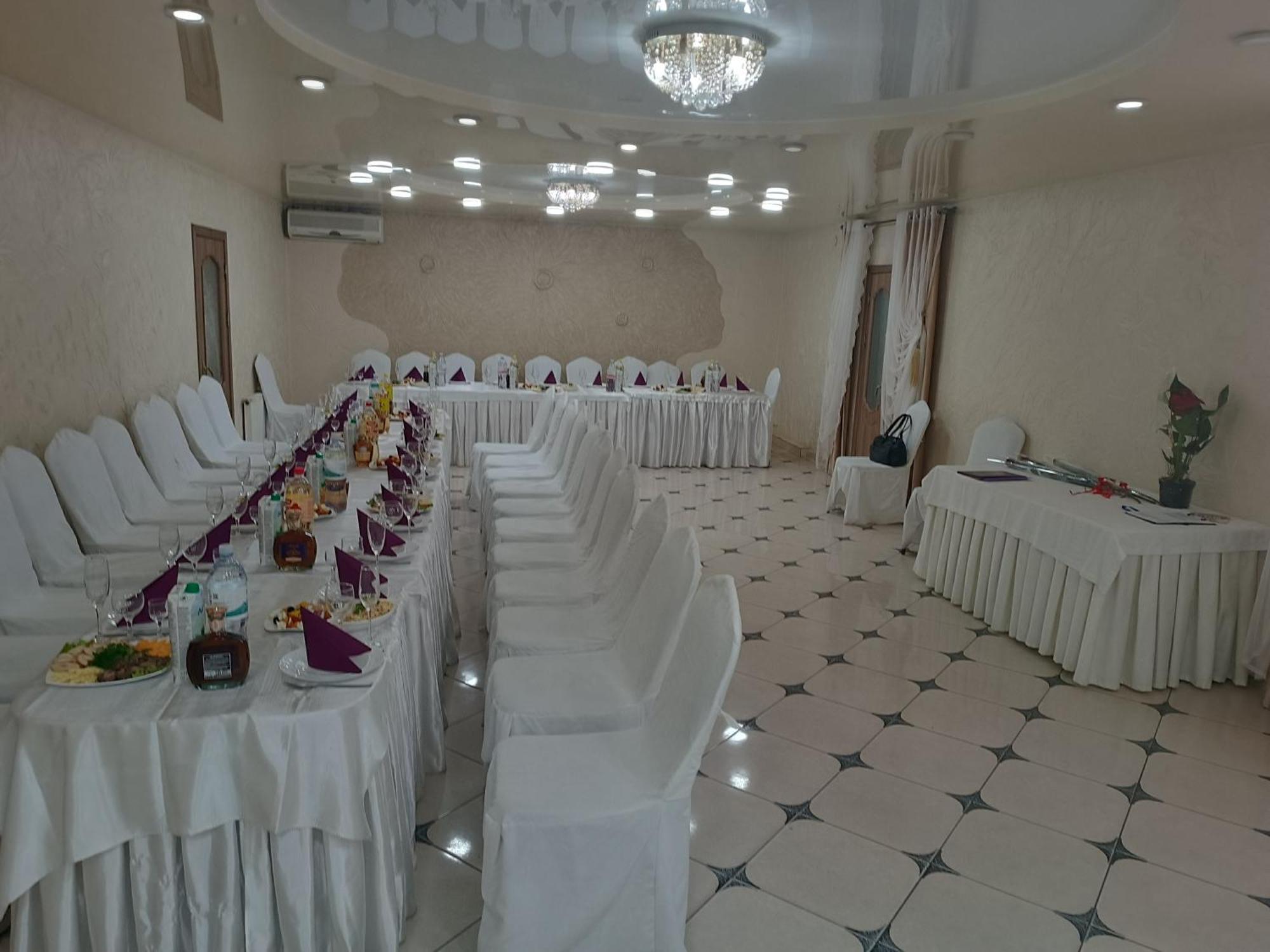 Racu Hotel Comrat ภายนอก รูปภาพ