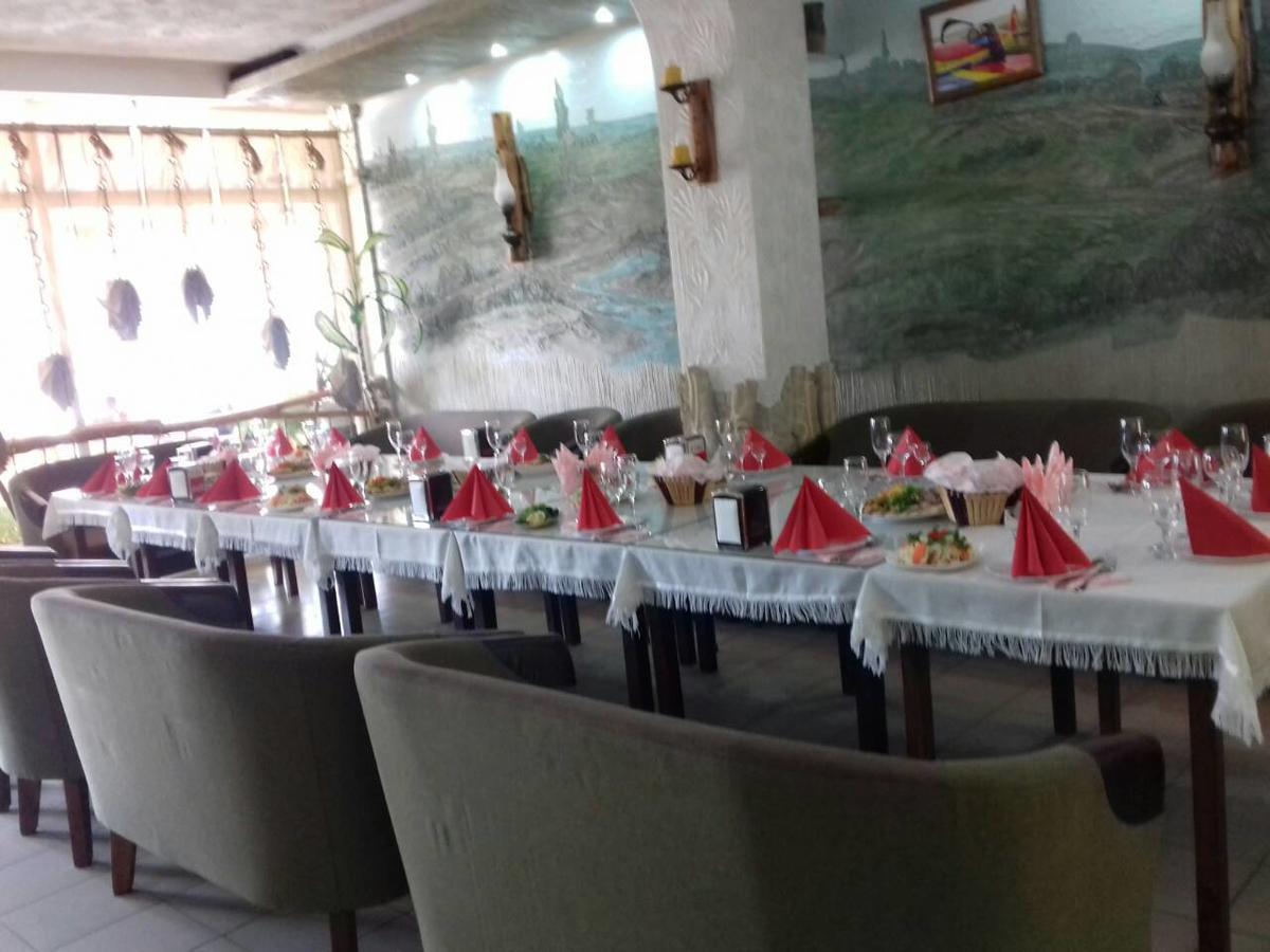 Racu Hotel Comrat ภายนอก รูปภาพ