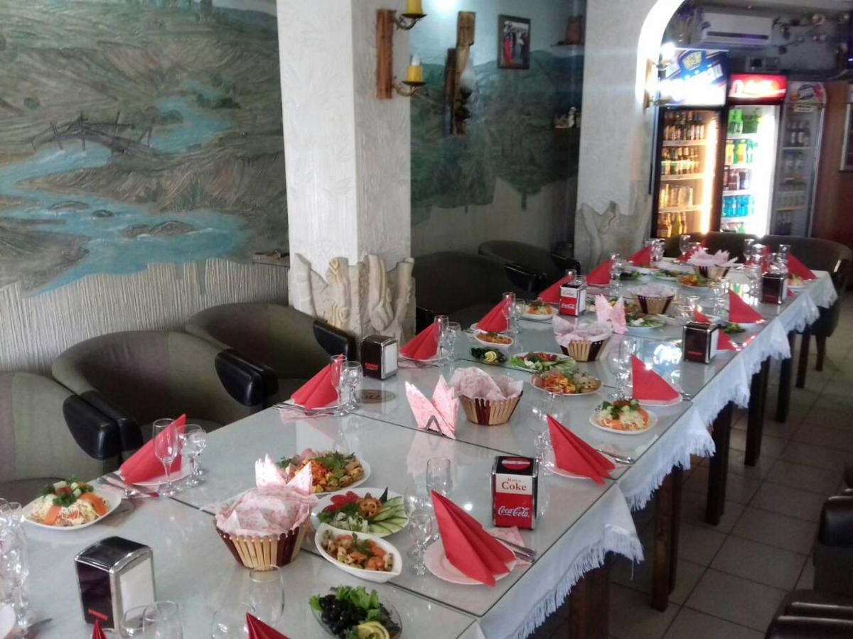 Racu Hotel Comrat ภายนอก รูปภาพ